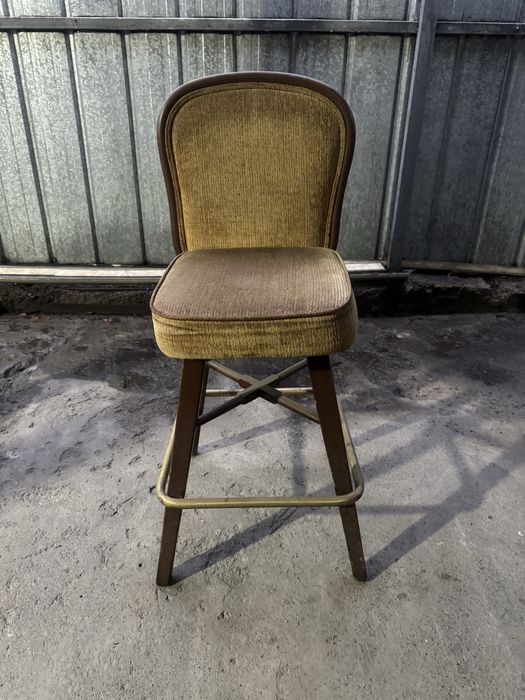 Барные стулья из дерева