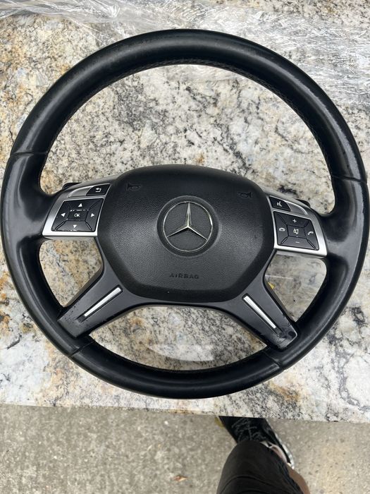 Volan Mercedes-Benz  cu airbag compatibil cu modelele C-Class W204 Facelift (2011-2014) și E-Class W212 pret 800 ron