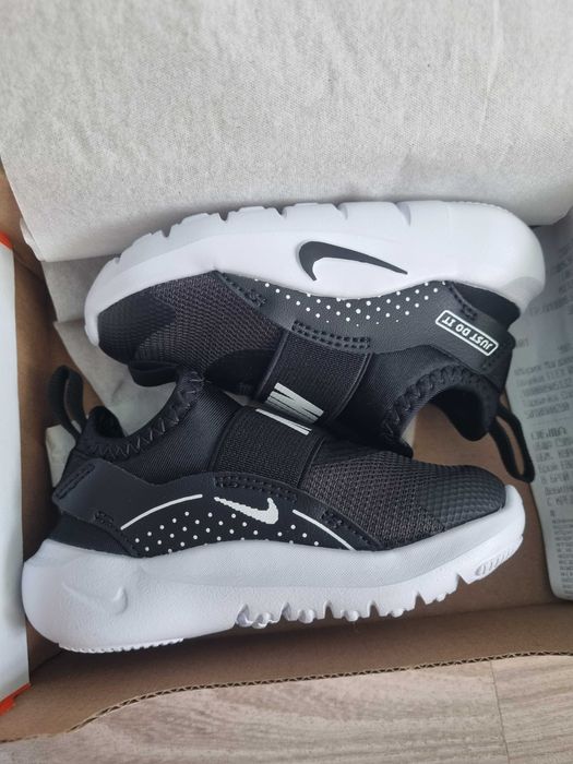 Продавам чисто нови детски обувки Nike. Размер: EUR 21 (11 см)