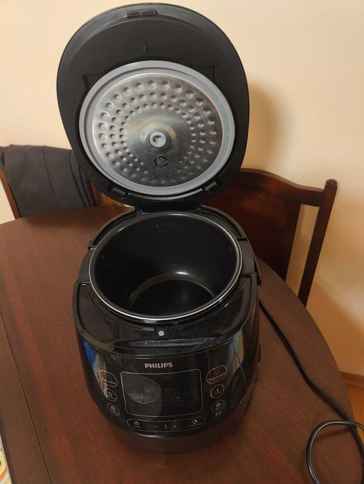 Мултикукър малко използван и добре запазен