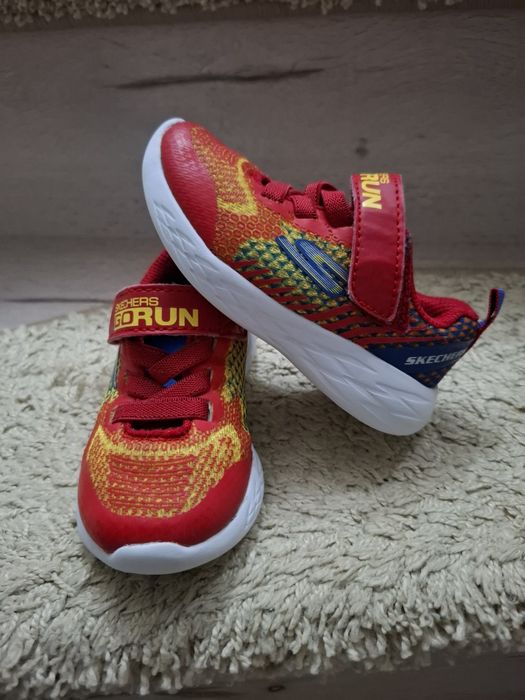 Vand adidasi skechers marimea 22