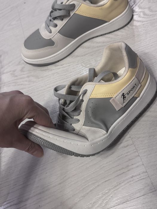 Продам кроссовки