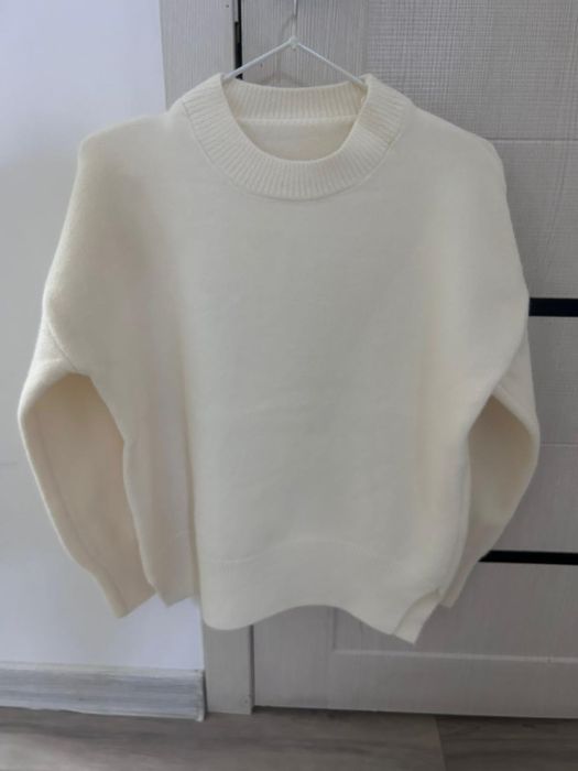 Кофта теплая белая