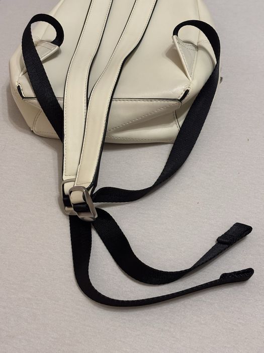 Rucsac Calvin Klein Jeans mini crem/alb – stare foarte bună