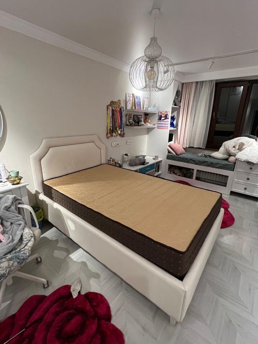 Продам Кровать вместе с матрасом