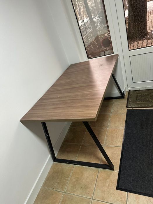 Стол кухонный или рабочий