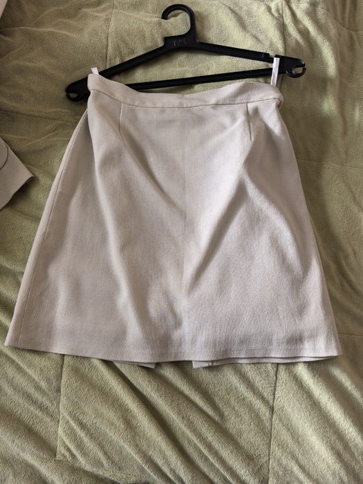 Продавам дамски костюм