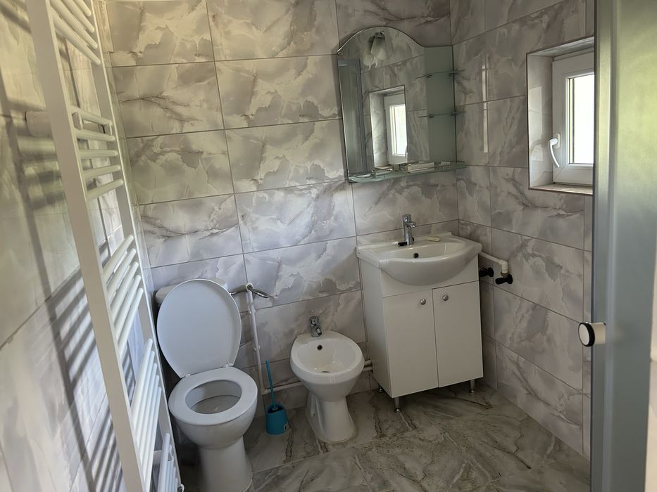 P.F. Ofer spre închiriere casă recent renovată, aproape de orașul Târgu Neamț