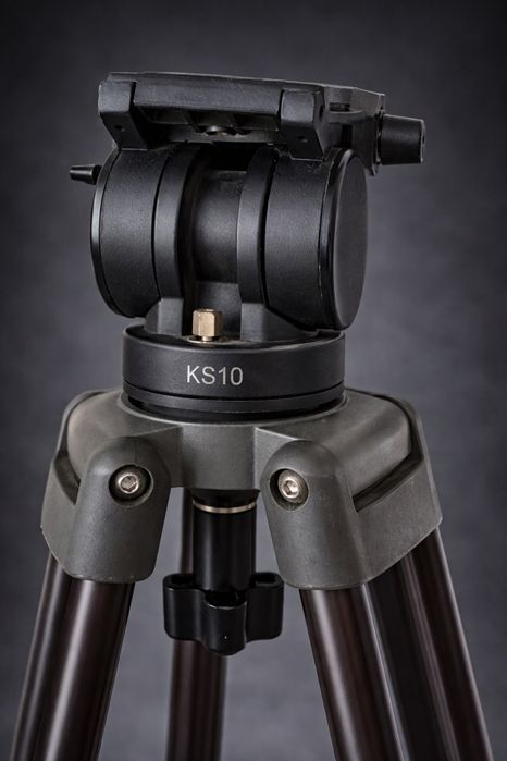 Продам профессиональный штатив