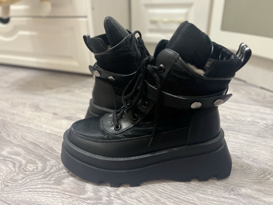 Продам зимние ботинки