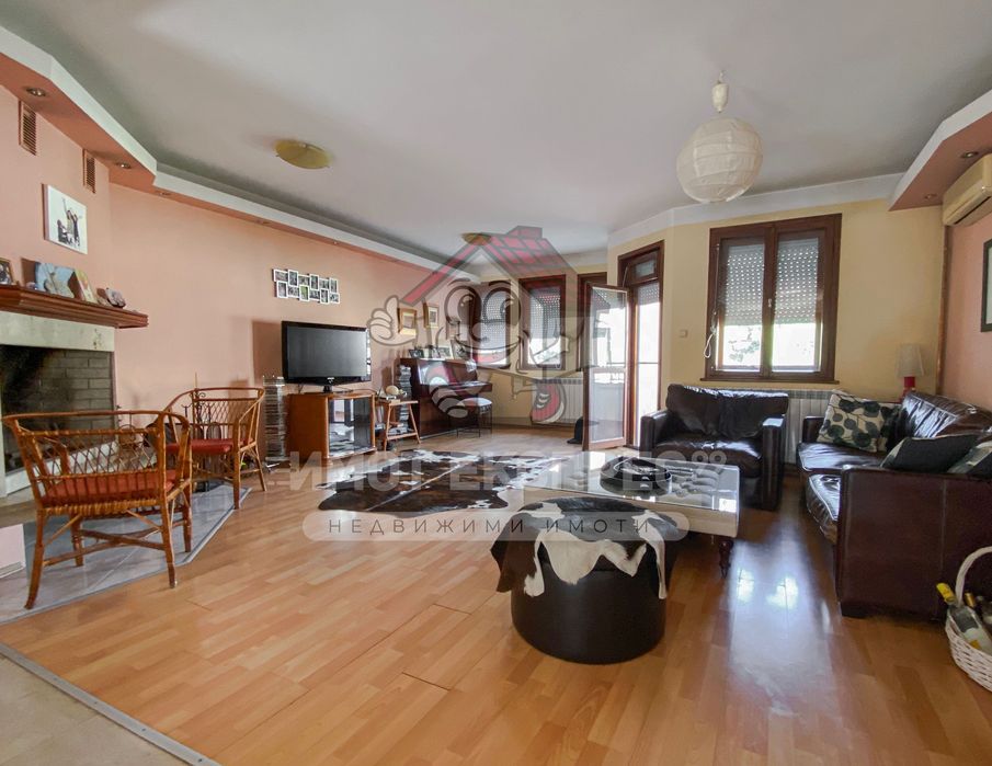 Самостоятелна къща, с гараж, партер, мансарда, панорамна гледка, ЦГЧ