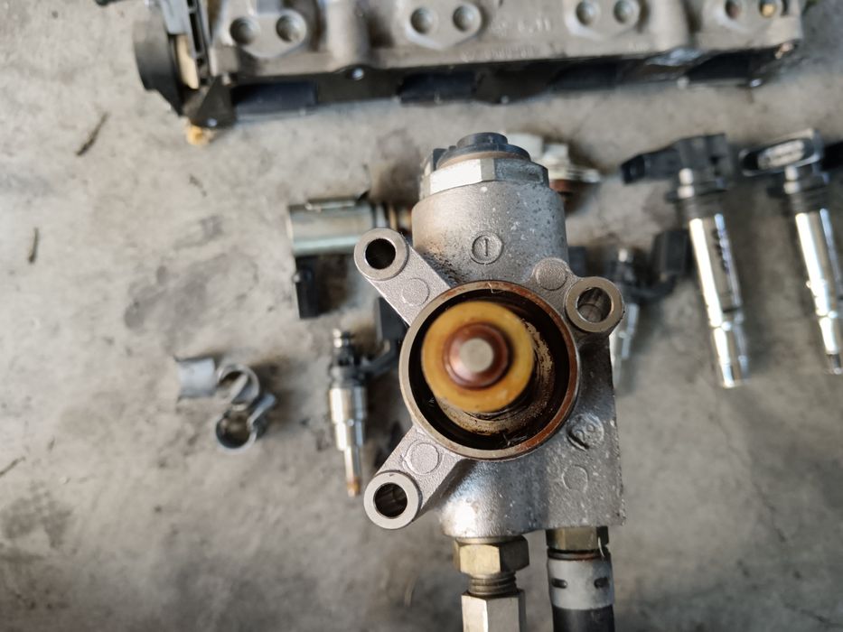 Дюзи ГНП бобини рейка датчик 1.6 фси 115 к.с. Фолксваген Ауди Сеат Шко