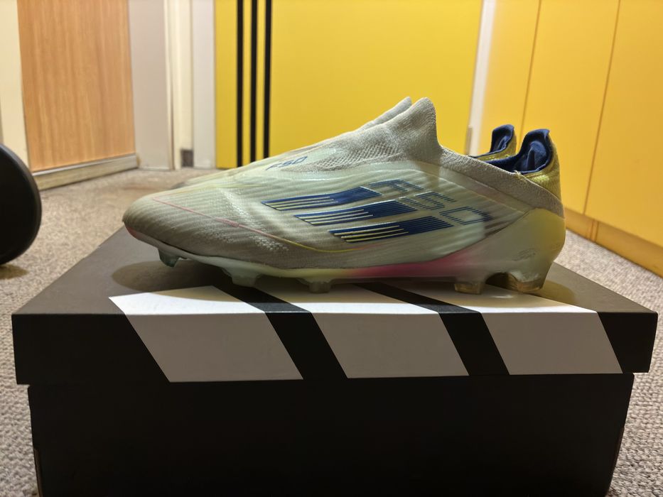 Ексклузивно! Футболни бутонки Adidas F50 най-висок клас!