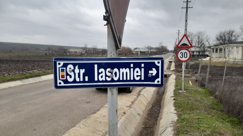 Vând sau schimb cu Auto 2 terenuri intravilan în Centru Loc Suhurlui