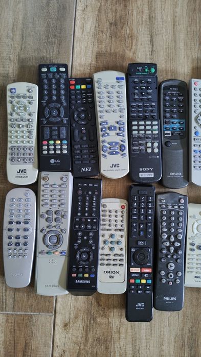 Telecomanda Tv, VHS, Dvd in stare perfecta