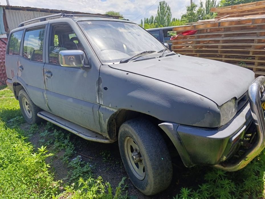 Продаю авто Нисан Местрал