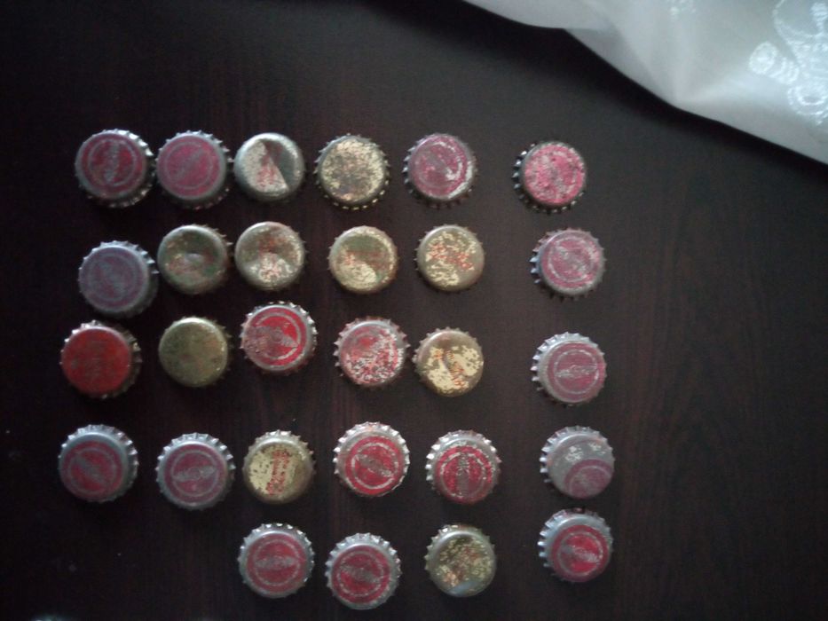 Стари капачки от бира и безалкохолни