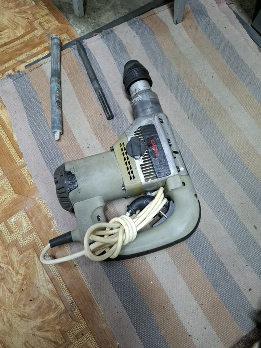 Отбойник,  болгарка,  шурповерт.