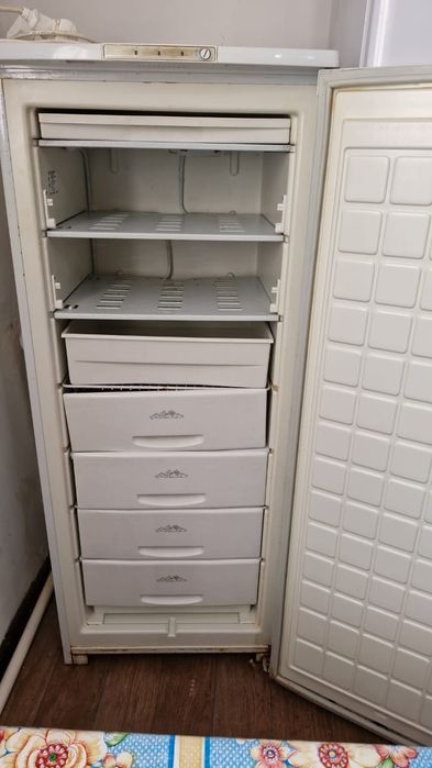 Холодильник плюс морозильник "Бирюса"