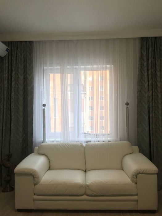 Белый диван из экокожи