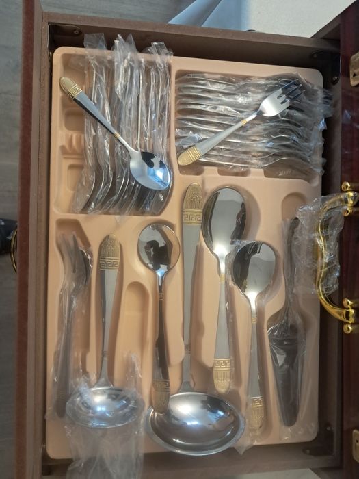 Set de tacâmuri auri arginti 84 piese de 12 persoane