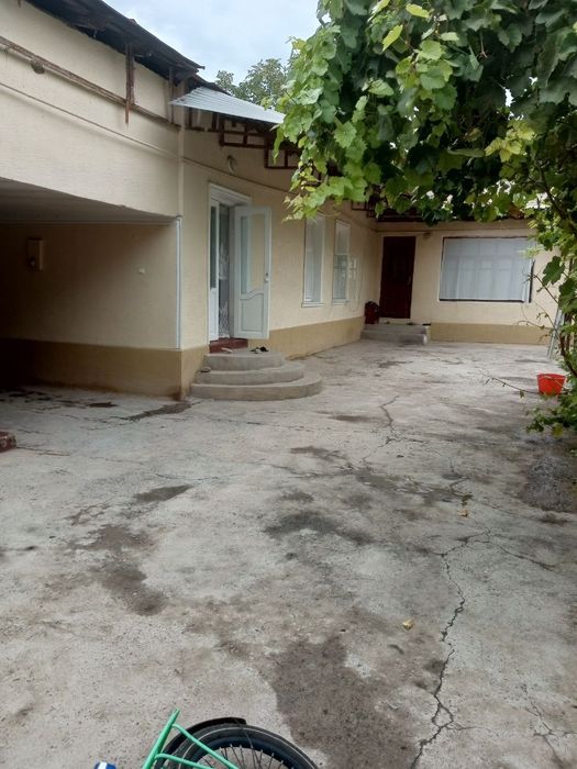 Xovli sotiladi 8xona