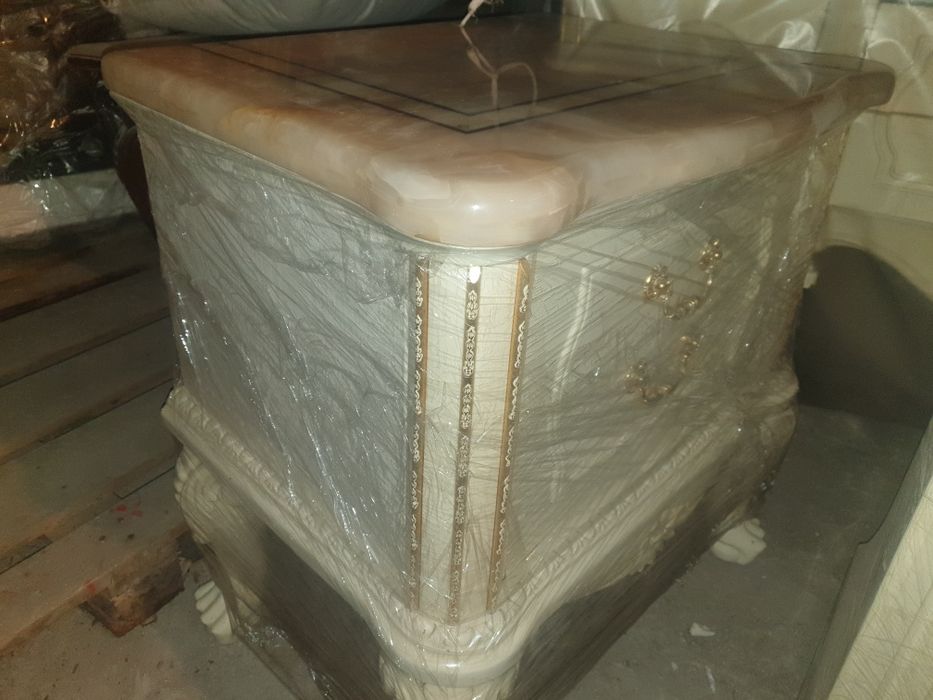 Классический спальный гарнитур