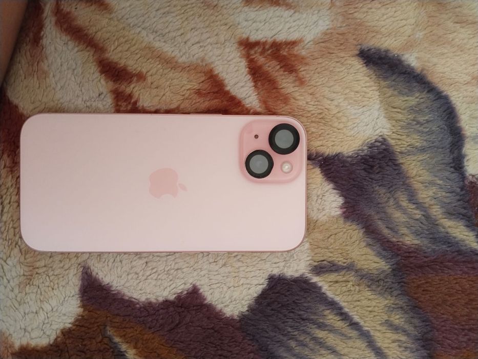 iPhone 15 розовый идеальный