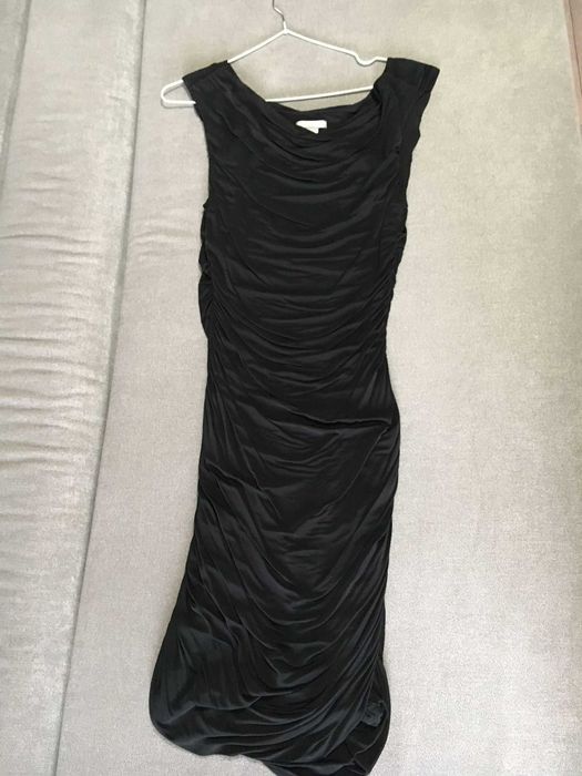 rochie neagra eleganta mulata H&M