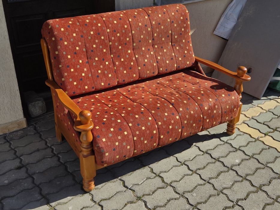 Разтегателен диван