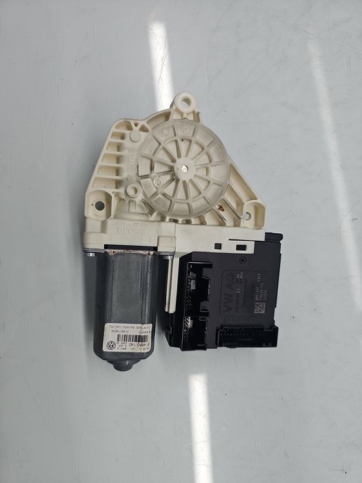Motoras geam dreapta fata Volkswagen Passat CC (358) [Fabr 2012-2016]