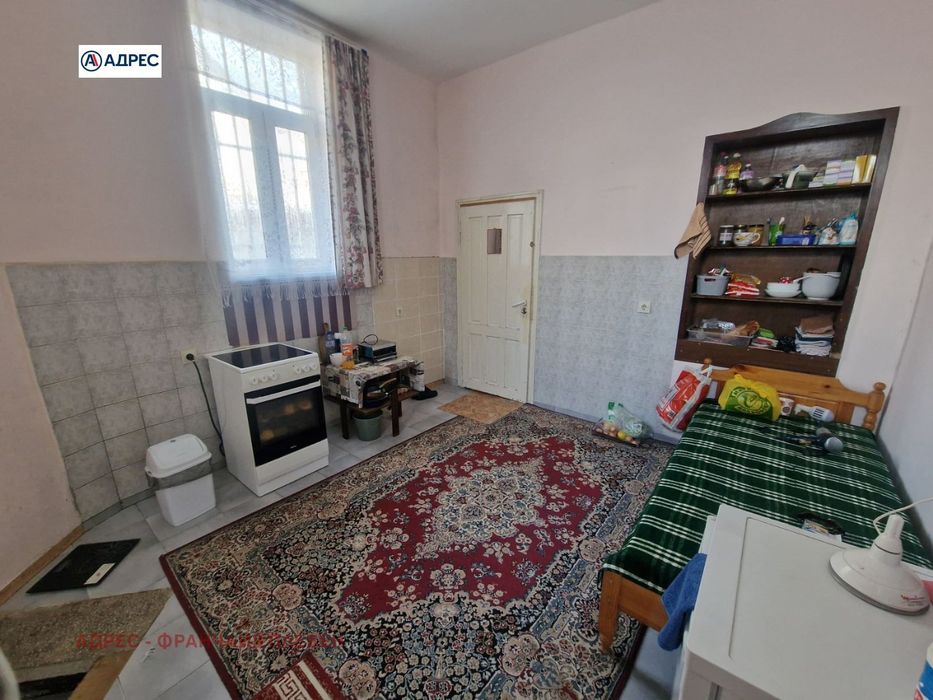 Продава се Многостаен апартамент в Плевен, Идеален център - 210 кв.м за 1191 €/кв.м - Снимка #4