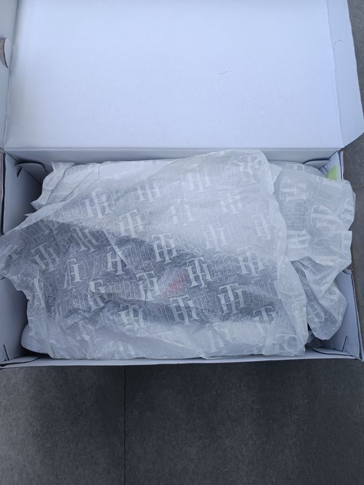 Чисто нови обувки Tommy Hilfiger!