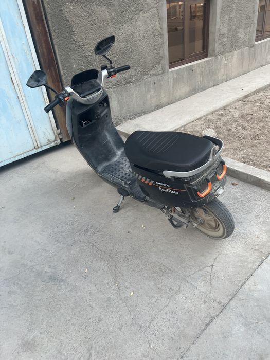 Realmoto elektro skuter