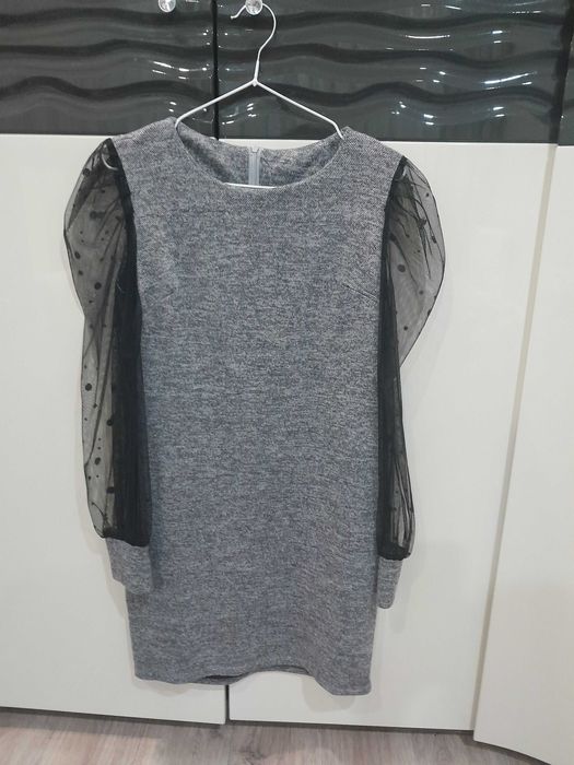 Платья нарядные, размер 44.