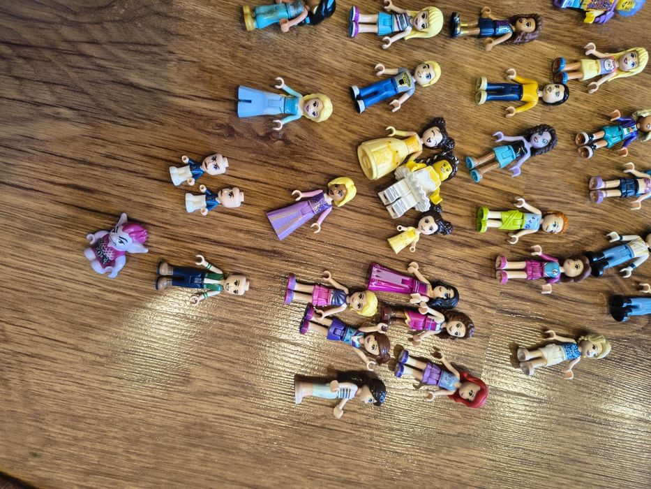 Lot cărți / figurine lego friends