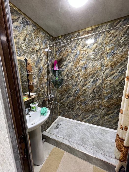 Сдается 2х комнатная квартира 
С обстановкой 
В горде Алмалыке