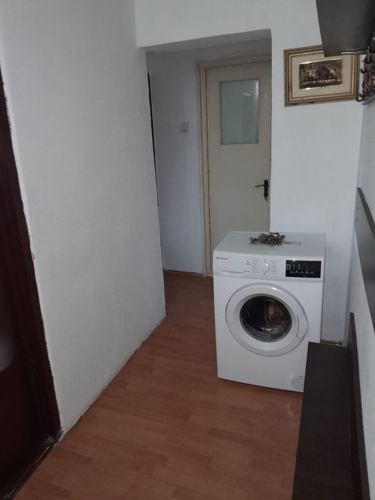 Vand apartament  cu 2 camere decomandat