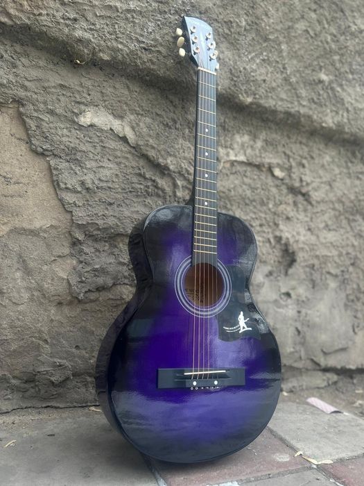 Продаю гитары разных цветов