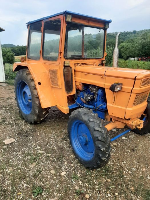 Vând  tractor u445  dt