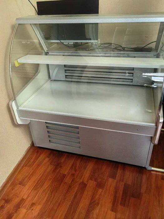 Холодильник витринный новый
