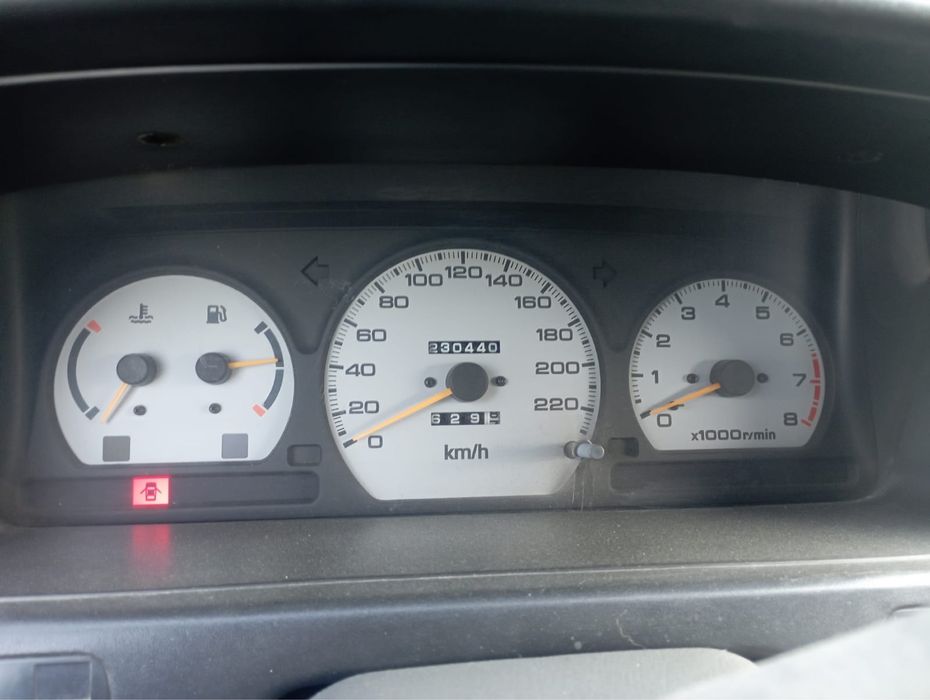 Mitsubishi Space Runner 1998