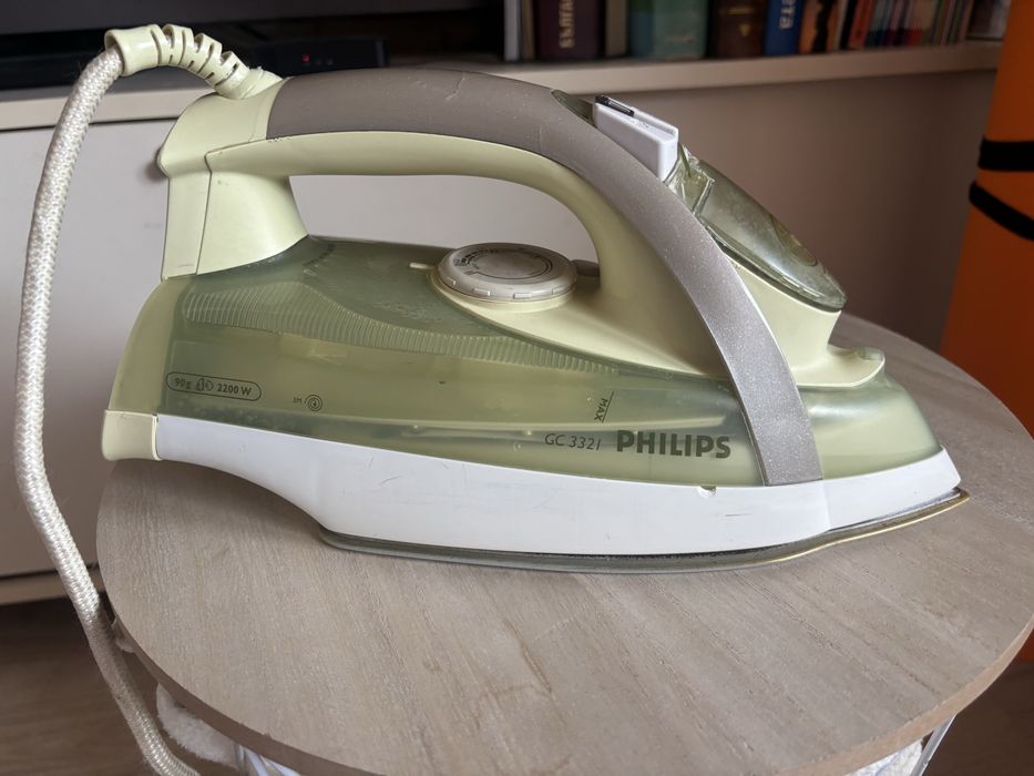 Продавам ютия Philips