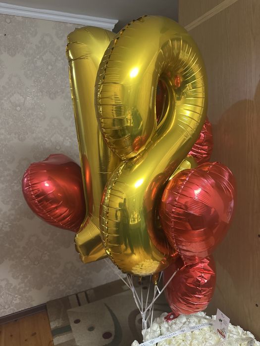 101 роза с шариками