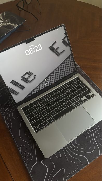 Продам macbook air 13 8/256