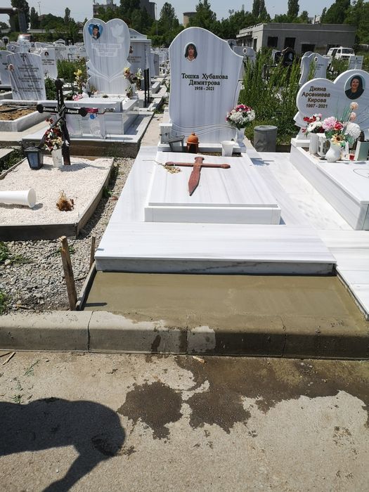 Надгробни паметници