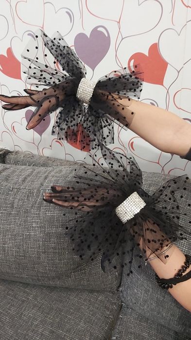 Тюлени  черни ръкавици-по договаряне