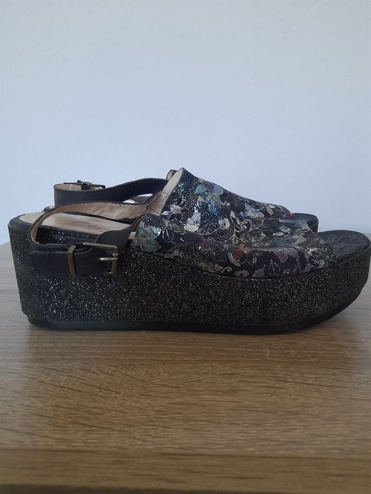 Сандали 39 номер