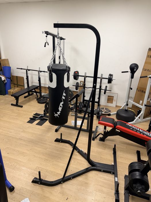 Sac de box 30 kg un metru+suport de podea, noi,pret promo 1000 lei fix
