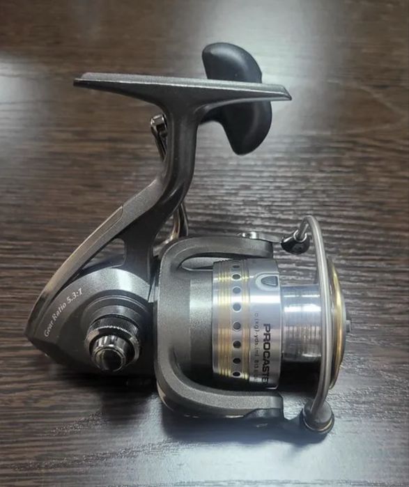 Продам Японская спиннинговая катушка  Daiwa Procaster 2000